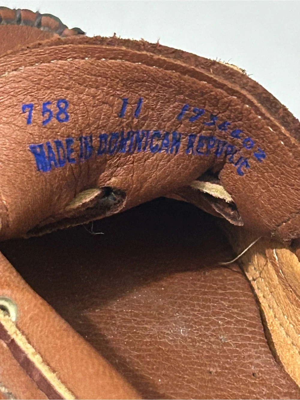 Minnetonka 758 Moosehide Weekender Moccasin Driving Shoe Men, Carmel,Size 11